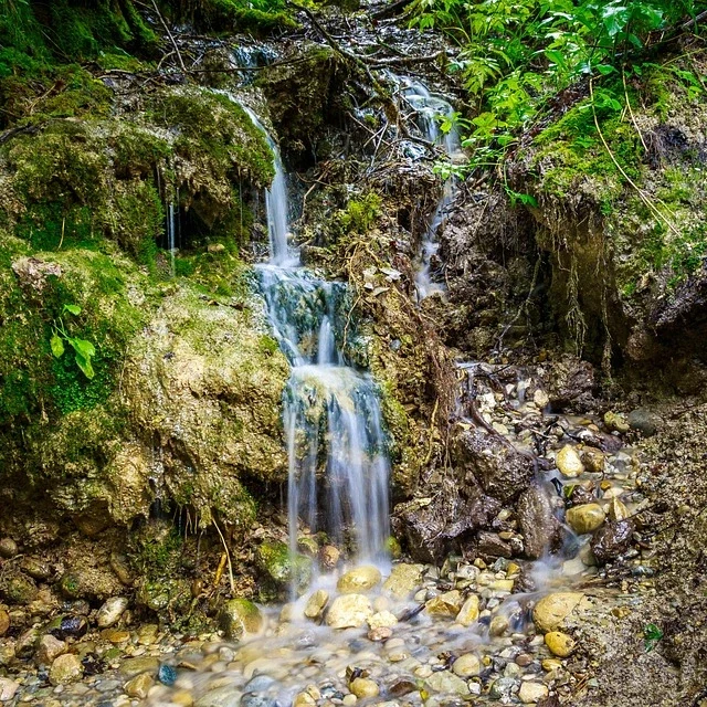 Die 6 Therapieformen der biolife® Kristallprodukte – Harmonie für Körper, Geist und Seele Symbolbild für die 6 Therapieformen der biolife® Kristallmatten– pulsierendes Magnetfeld, negative Ionen, Biophotonen, Heilsteine